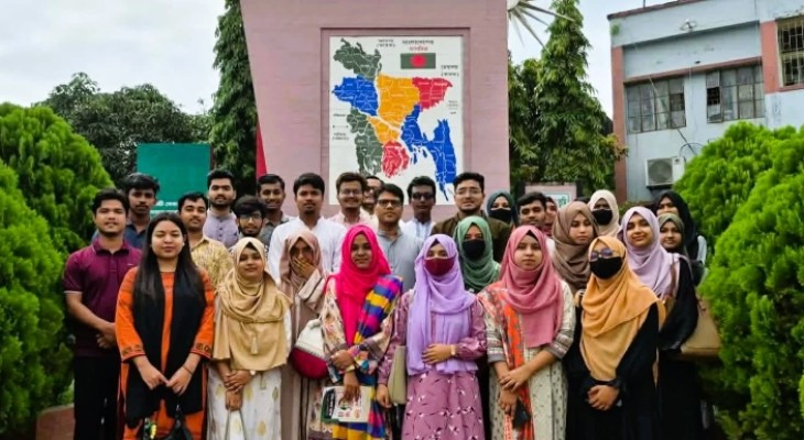 কুমিল্লা ভিক্টোরিয়া কলেজে শিষ্টাচার বিষয়ক প্রশিক্ষণ কর্মশালা অনুষ্ঠিত